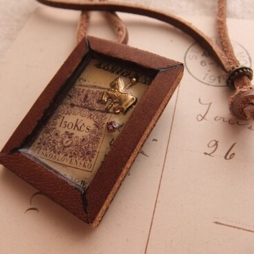 レザーフレームのブローチネックレス＊メルヘンコラージュ