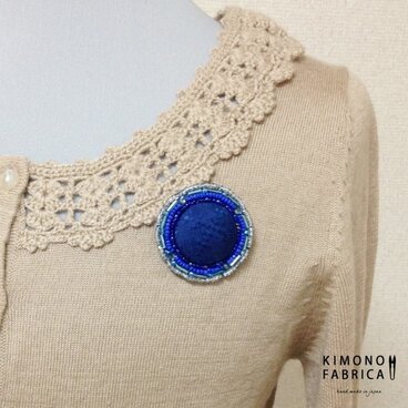 シルクとビーズの輝きブローチ（藍染）