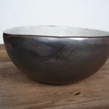 黒釉ボウル：中白