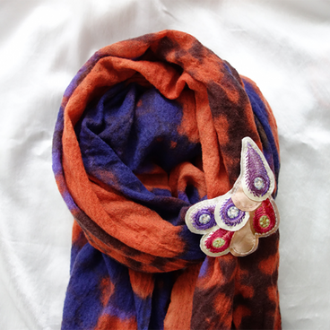 羽根ブローチ　大