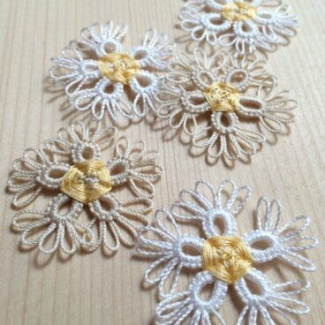 可憐なお花のレースモチーフ　白・生成　5枚セット