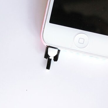 ネコ下半身イヤホンジャック　【黒】