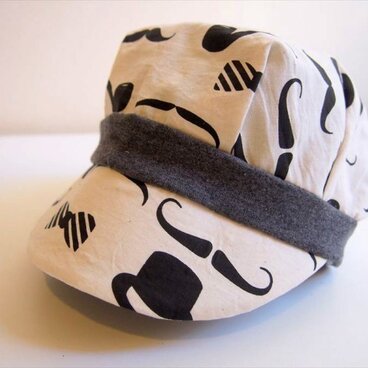 リバーシブル　キャスケット ハット　-ヒゲ柄-