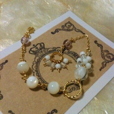 マザーオブパールとチェコガラスのブレスレット