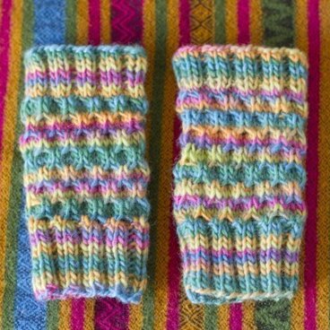 段染めのぽこぽこハンドウォーマー