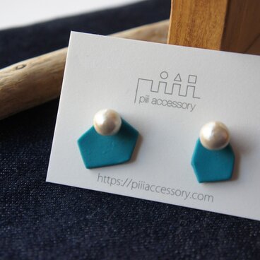 カケラピアス（ピーコックブルー）