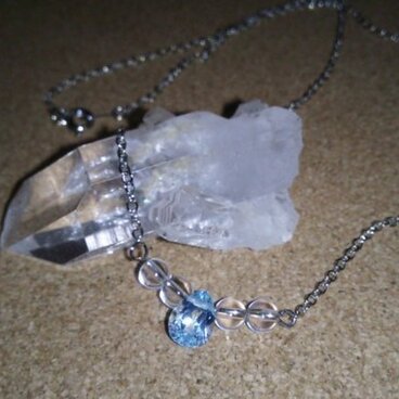 ブルートパーズと水晶のネックレス