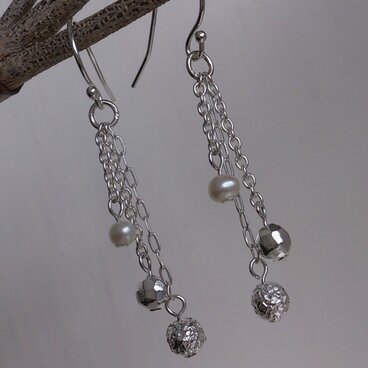 ゆれる☆淡水パールとシルバーボールのピアス　#002　再販