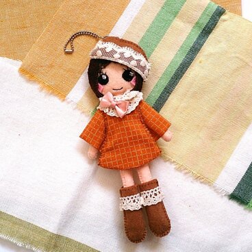 着せ替えﾌｪﾙﾄ人形根付NO.33