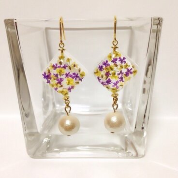 ☆送料無料☆小花とパールのぷらぷらピアス