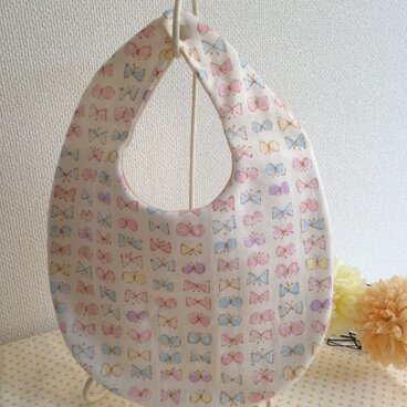 手書き風リボンと蝶々のスタイ（Ow）【タグなし】