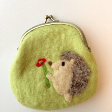 はりねずみのがま口ポーチ