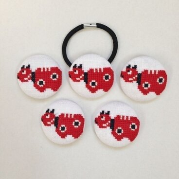 赤べこの刺繍ヘアゴム