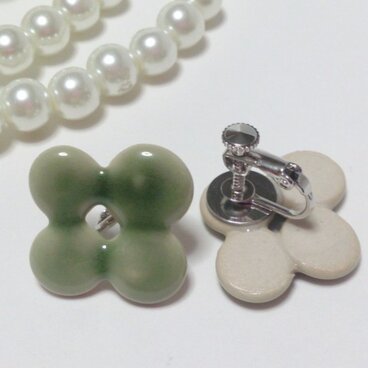 淡緑釉 陶イヤリング