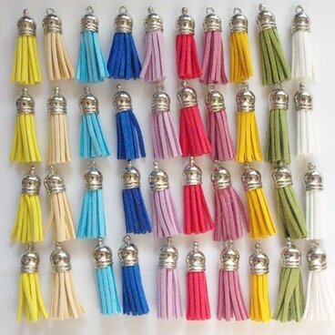 ４０個　合皮紐のカラフルタッセル