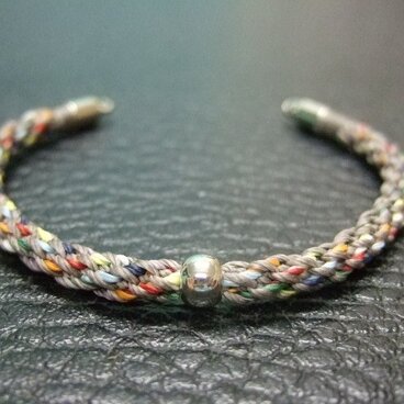 チャクラカラーとダブグレイの組紐ブレスレット【老松組】