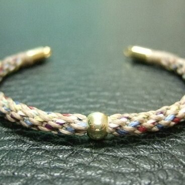 和色のチャクラカラーと灰茶色の組紐ブレスレット【老松組】