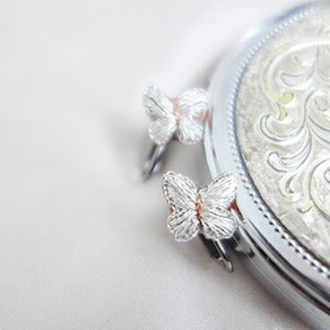 蝶イヤリング　シルバー
