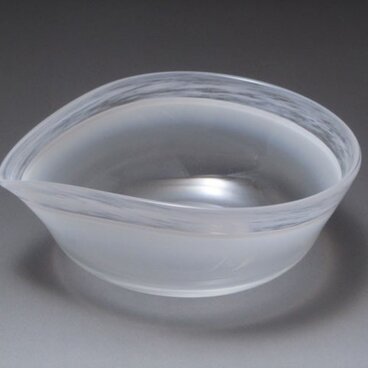 片口五寸鉢（白）　「風のリボン」