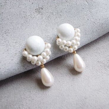 オーロラカラーと二連パールしずくイヤリング