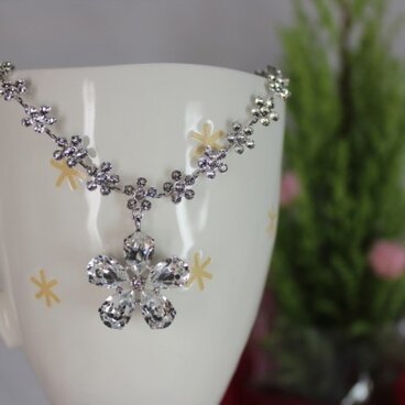 フラワーネックレス