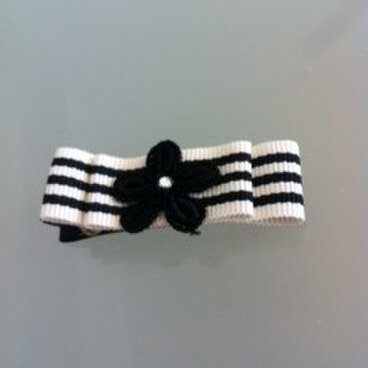 レースフラワー付ストライプ　ヘアクリップ