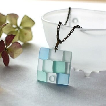 モザイクガラスのアクセサリー