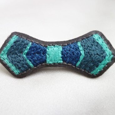 角リボン　ブローチ-1