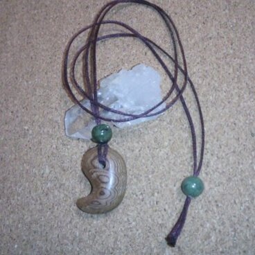 屋久杉勾玉ペンダント