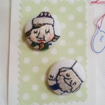 美味しいものを(クルミ釦２個組)