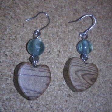 屋久杉ぷらぷらハートピアス