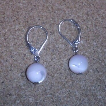 桜色シェルのラウンドピアス