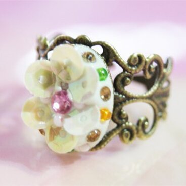 スパンコールのお花リング