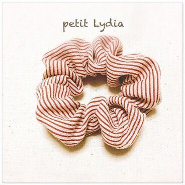 ピンストライプボーダーのシュシュ