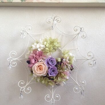 バラとアジサイのクレッセントリース♪