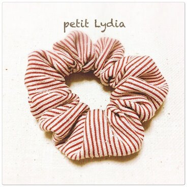 ピンストライプボーダーのシュシュ