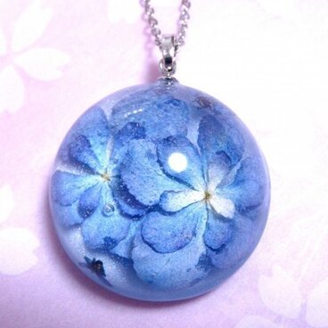 あじさいのドーム型ネックレス