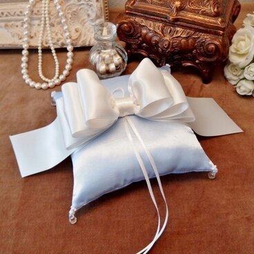 サテンリボンとスワロフスキーのリングピロー（ブルー）