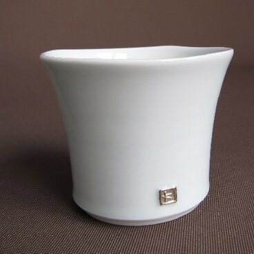 青白磁フリーカップ　銀彩”ｋ”