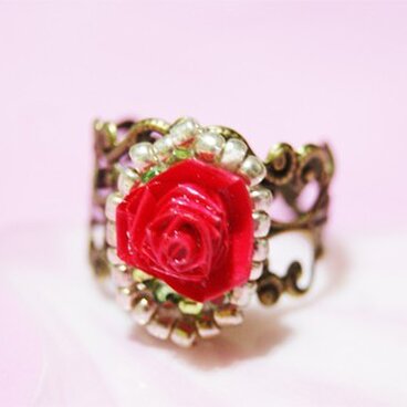 真っ赤な薔薇の指輪