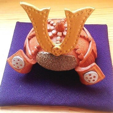 端午の兜飾り(座布団付)