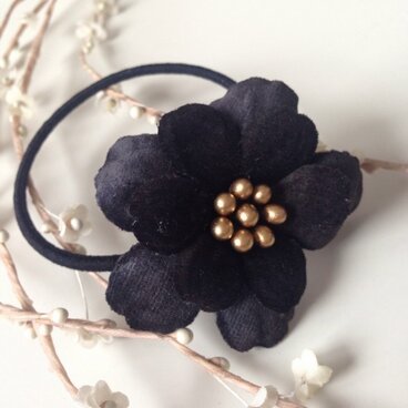 黒いお花のヘアゴム(Gold)