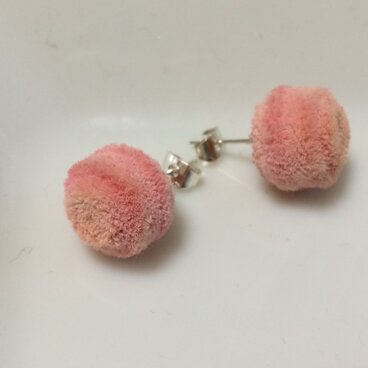 本物のボタンフラワーのピアス