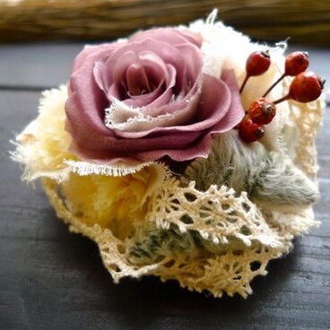 冬のフラワーコサージュ