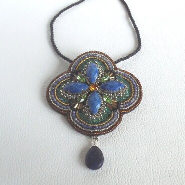 【ビーズ刺繍】瑠璃紺のペンダントトップ