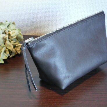 牛革しっかりマチのポーチ（ブラック）