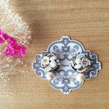 ビーズをギュっと集めたピアス