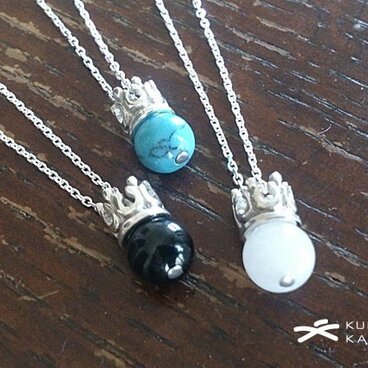 クラウンペンダント（ホワイトアゲート）