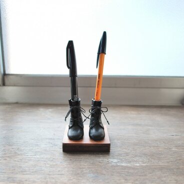 編み上げブーツのペン立て　黒