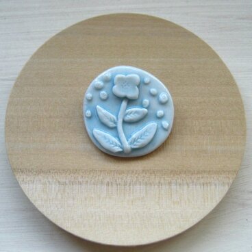 Flower pattern Brooch (磁器・水色・丸)